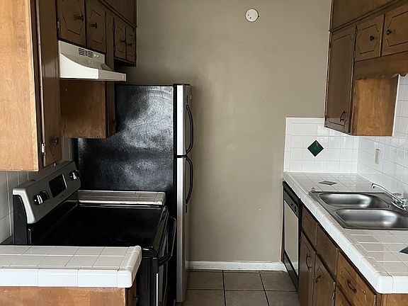 4th image of 2207 Jennifer Dr APT 6