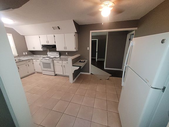 5th image of 386 N Oak Grove Rd
