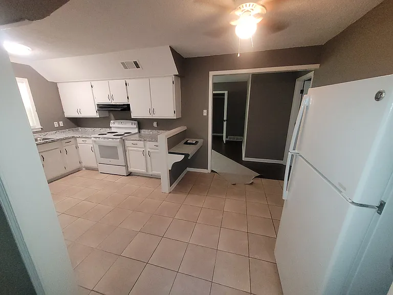 386 N Oak Grove Rd — Photo 5
