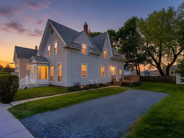 17 Lothrop St, Plymouth, MA 02360
