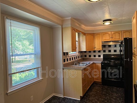 2nd image of 4900 Rosewood Dr