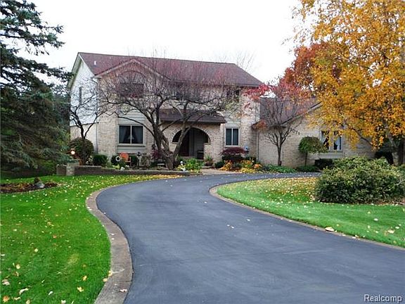 2nd image of 2071 Golfcrest Dr