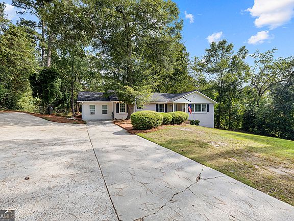 5th image of 2935 Victoria Cir