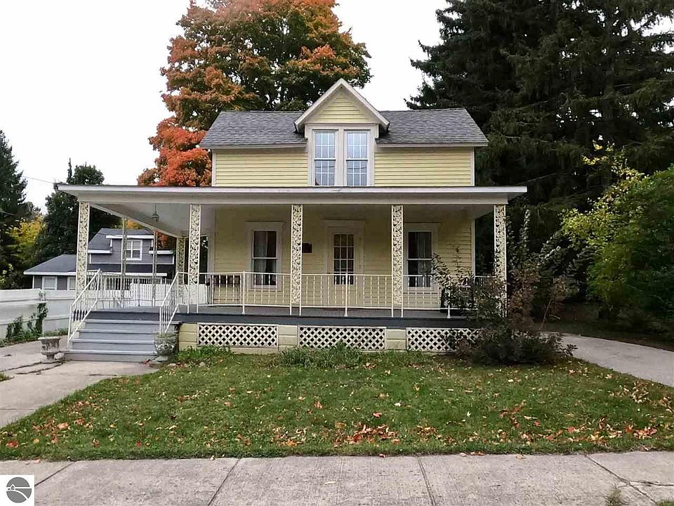 1st image of 571-573 Bellows Ave