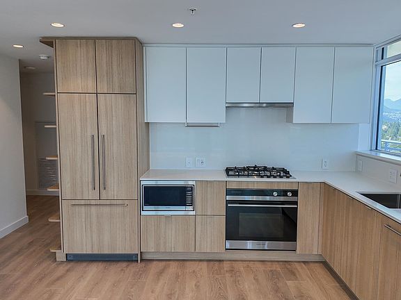 2nd image of 505 Nelson St #2301