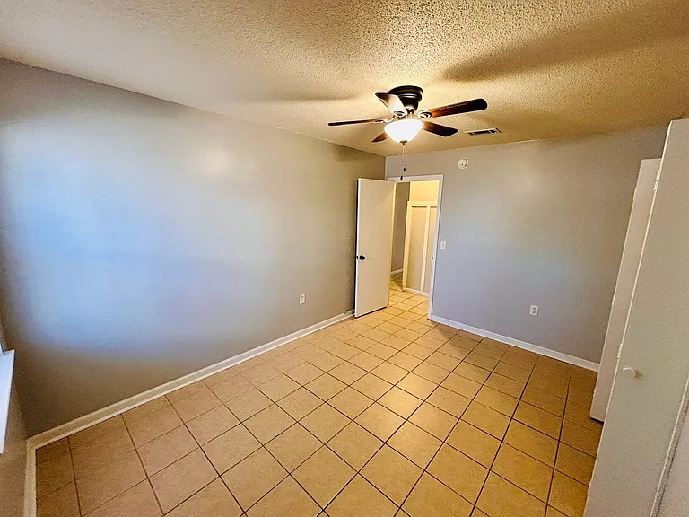 1020 Bacon Rd — Photo 11