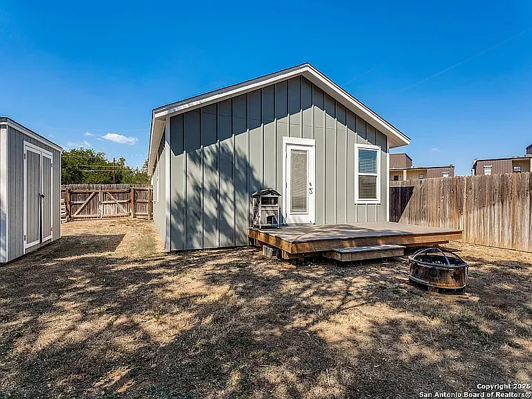 458 Seele St — Photo 19
