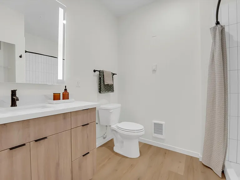 The Meadowlark Apartments — Photo 9