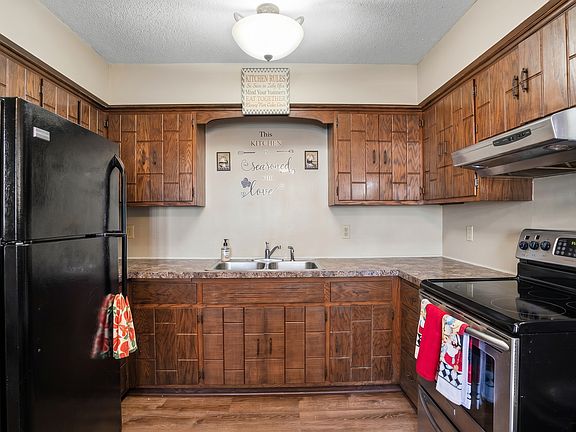 4th image of 901 4th St NE #3
