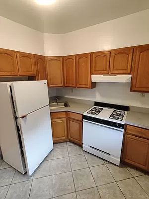 5th image of 25-40 32nd St #B
