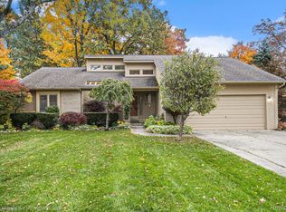 5966 Snow Apple Dr, Clarkston, MI