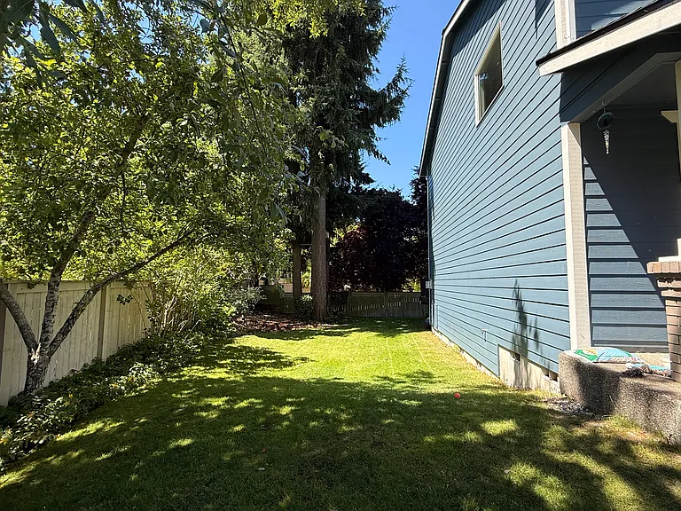 Vancouver Dr NE — Photo 29