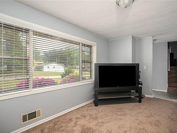 4th image of 4123 Shorter Way
