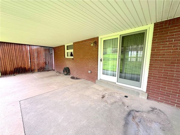 3 Sunbirch Dr, Jeannette, PA 15644
