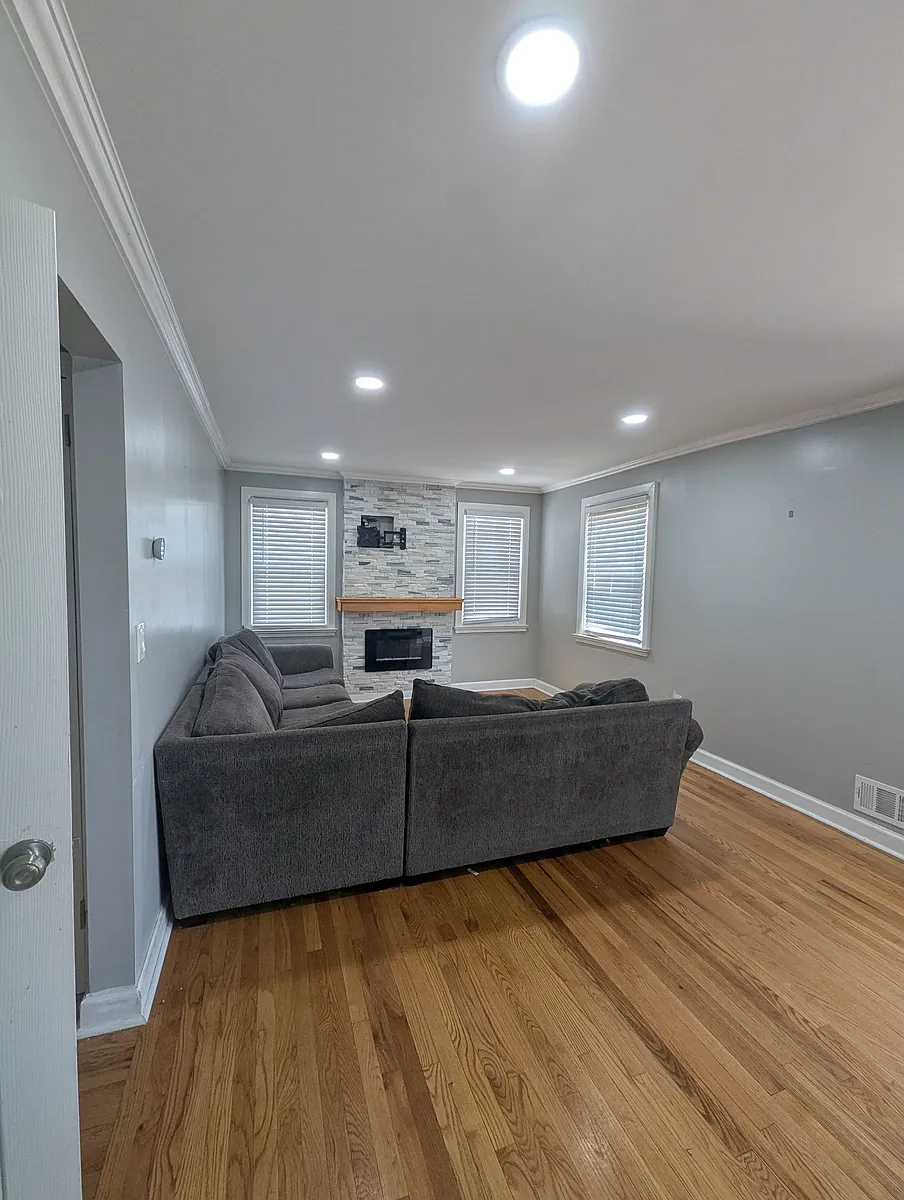 Building Photo - 552 Fernwood Ter