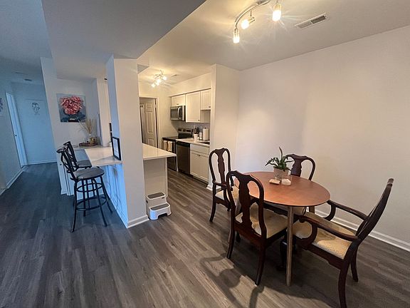 5th image of 1129 W Main St APT 204