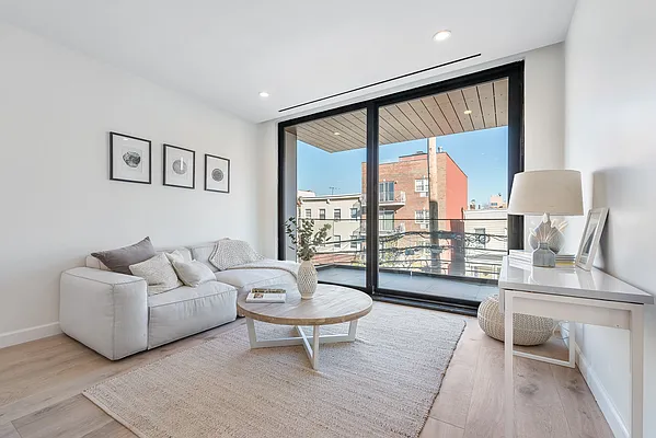 Sold by Modern Spaces | media 2