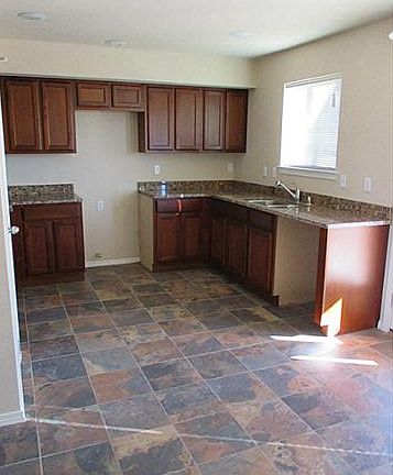 5th image of 13470 Doncaster St
