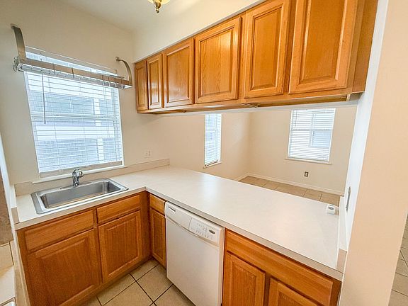 4th image of 1220 SW 1st Ave APT 306