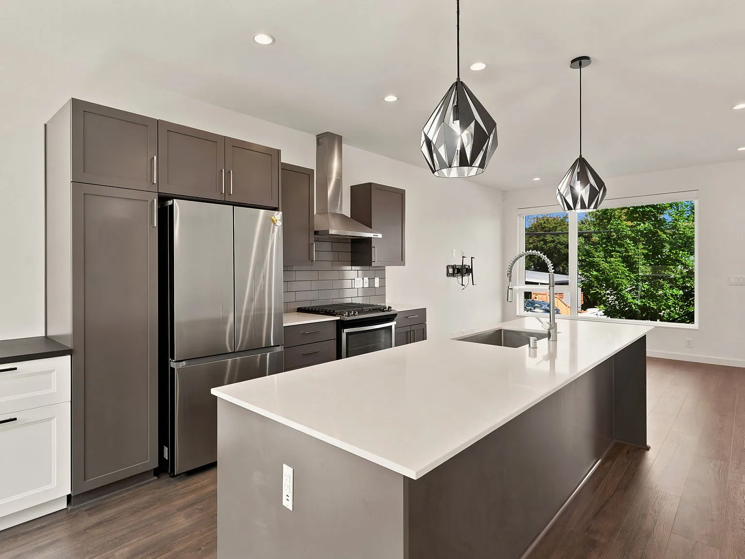 3 bed, 2.5 bath, 1617 sqft, $3,850 — Photo 3