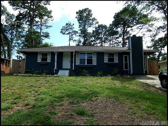 4 bed, 3.0 bath, 2077 sqft, $1,975 — Photo 1