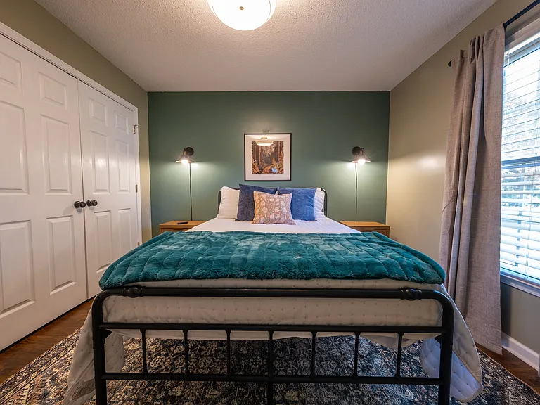 Third Bedroom - Queen Bed