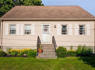 8 Mayo Dr, Warren, RI 02885