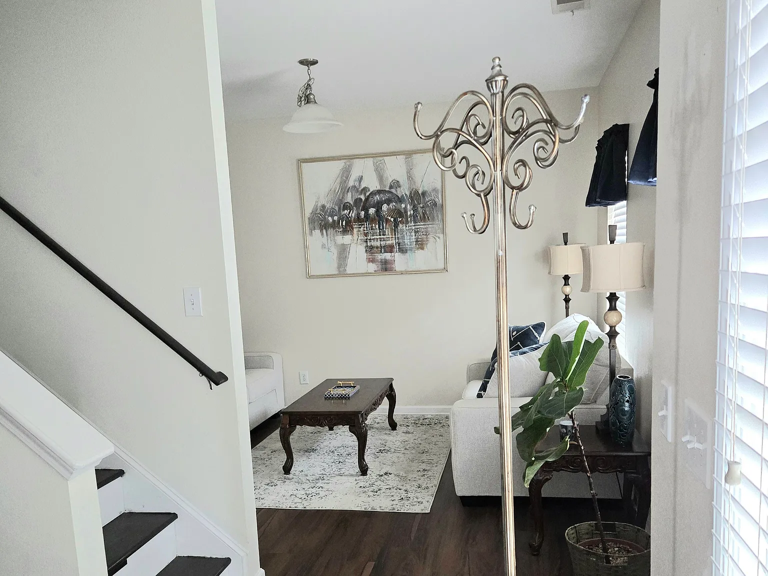 4 bed, 2.5 bath, 2466 sqft, $2,500 — Photo 1