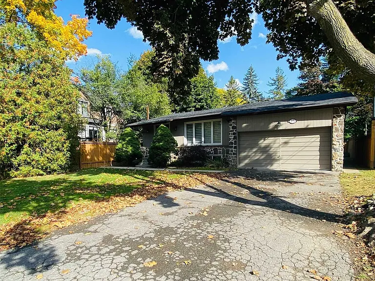 15 Whitelock Cres — Photo 1