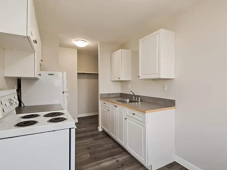 3901 50a Ave #9 — Photo 9