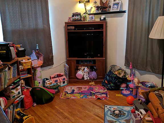 3rd bedroom we use for a toyroom