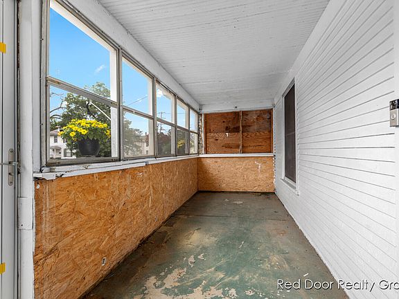 3rd image of 1010 Eastern Ave SE