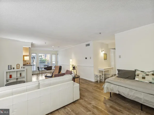 1524 Lincoln Way APT 106, Mc Lean, VA 22102