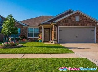 11441 SW 24th St, Yukon, OK 73099