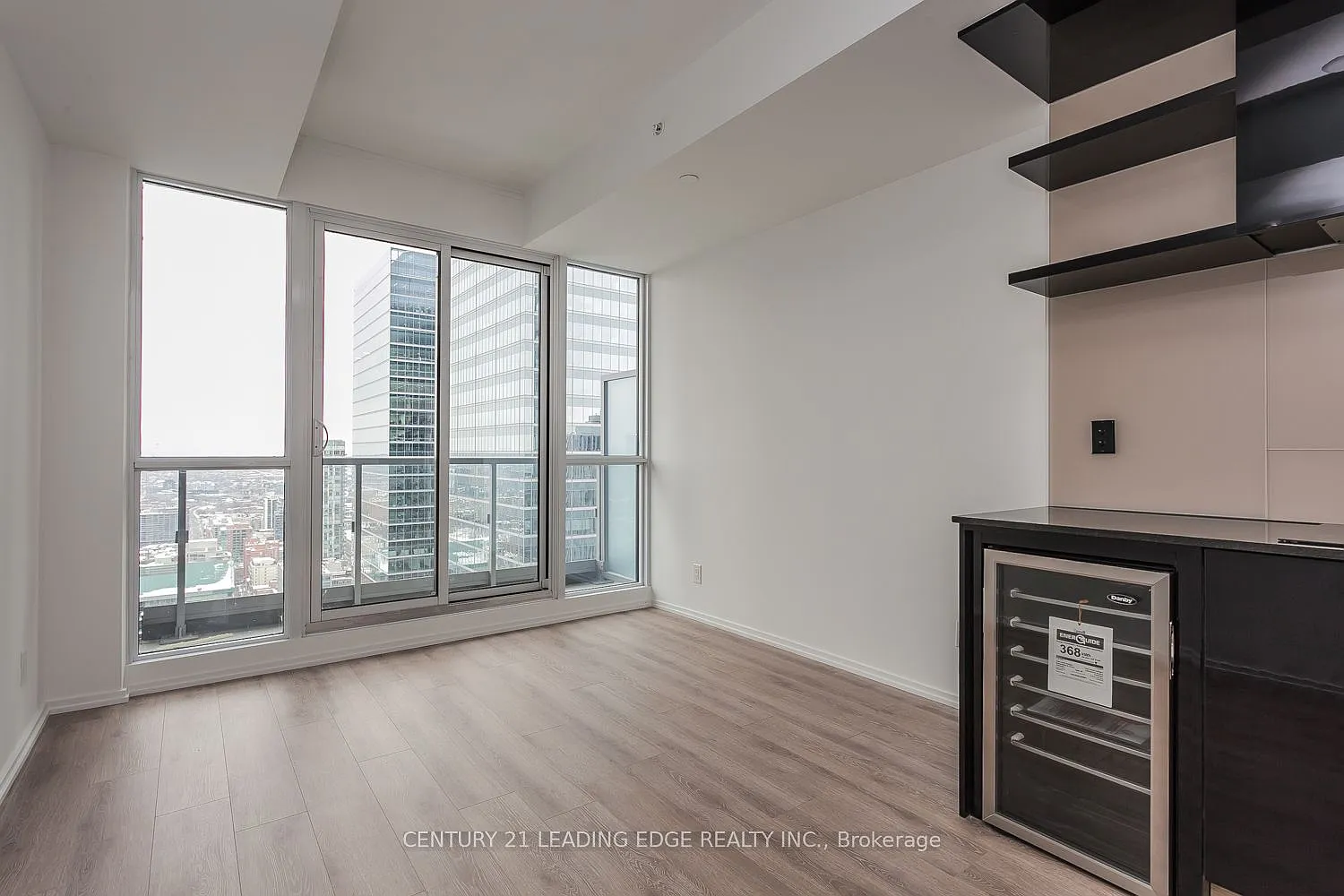 Studio, $1,950 — Photo 2