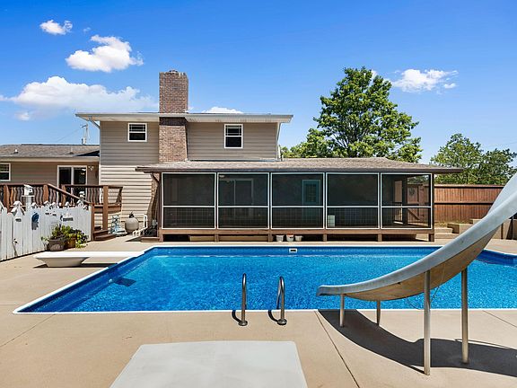 3rd image of 7101 Fairington Cir