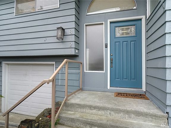 Inviting front entrance. 