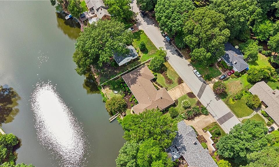 1st image of 25 Garland Dr