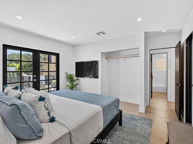 1223 W 23rd St — Photo 22