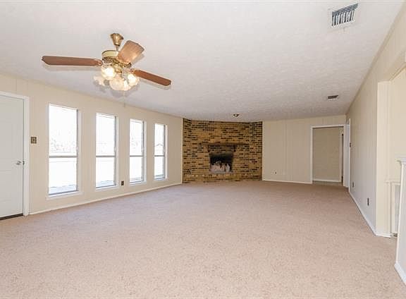3rd image of 1537 College Pkwy