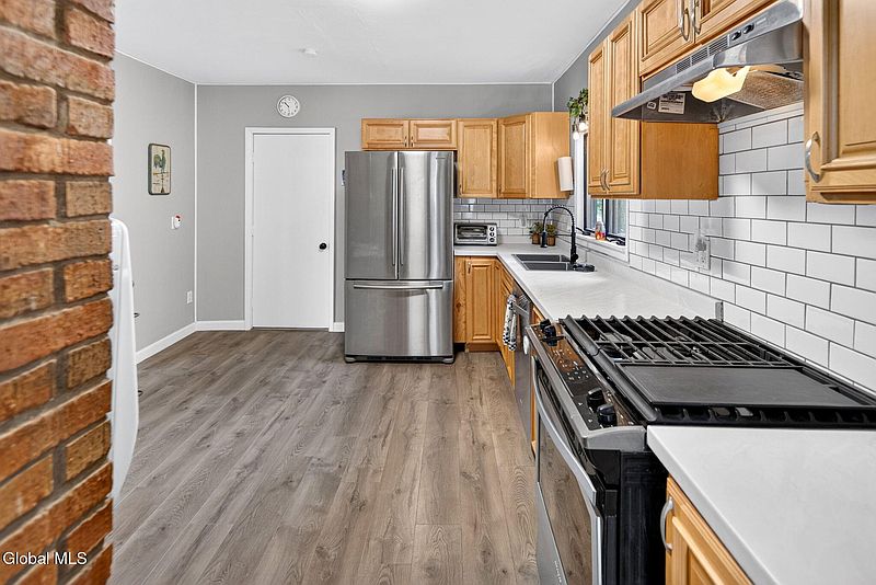 5th image of 1034 Glendale Place