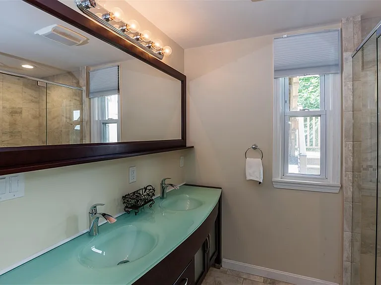 36 Florence St #1 — Photo 5