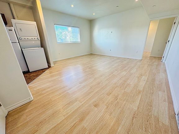 5th image of 7327 Milwood Ave APT 202