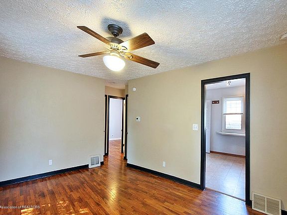5th image of 612 Leslie St