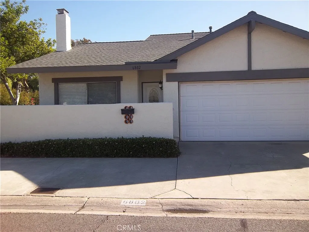 4 bed, 1289 sqft, $3,900 — Photo 2