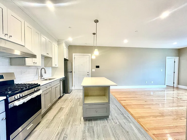 495 Geneva Ave #5 — Photo 3