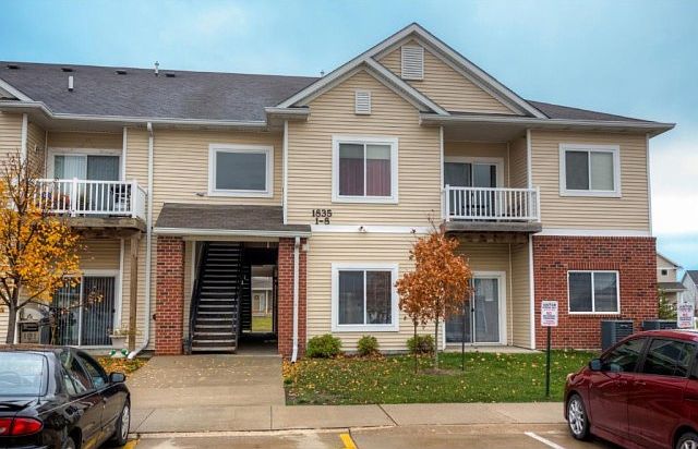 1st image of 1835 SW White Birch Cir Unit 8