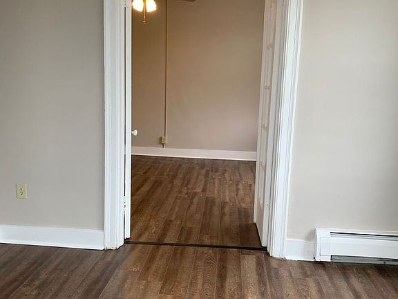 5th image of 917 Dana Ave