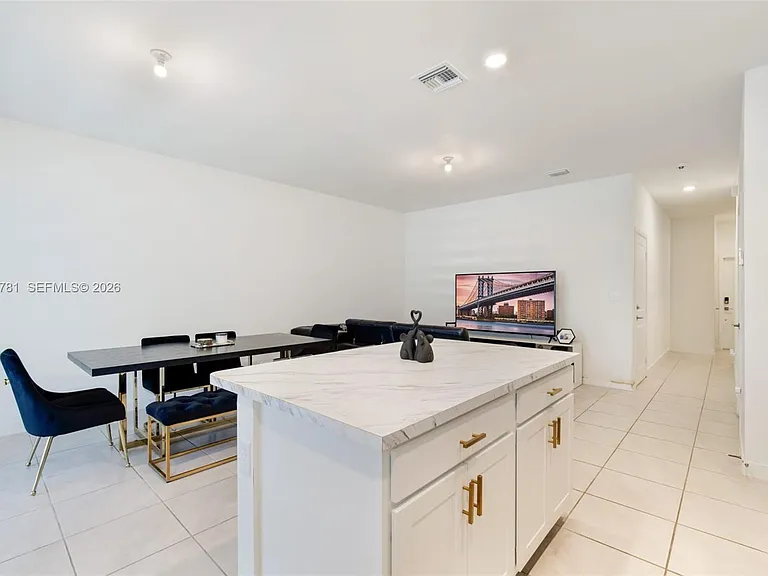 1181 SW 7th Ct #1181 — Photo 6