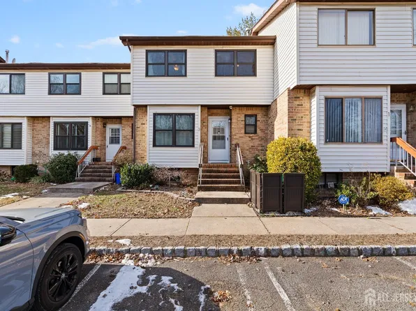 3 Wood Acres Dr, North Brunswick, NJ 08902